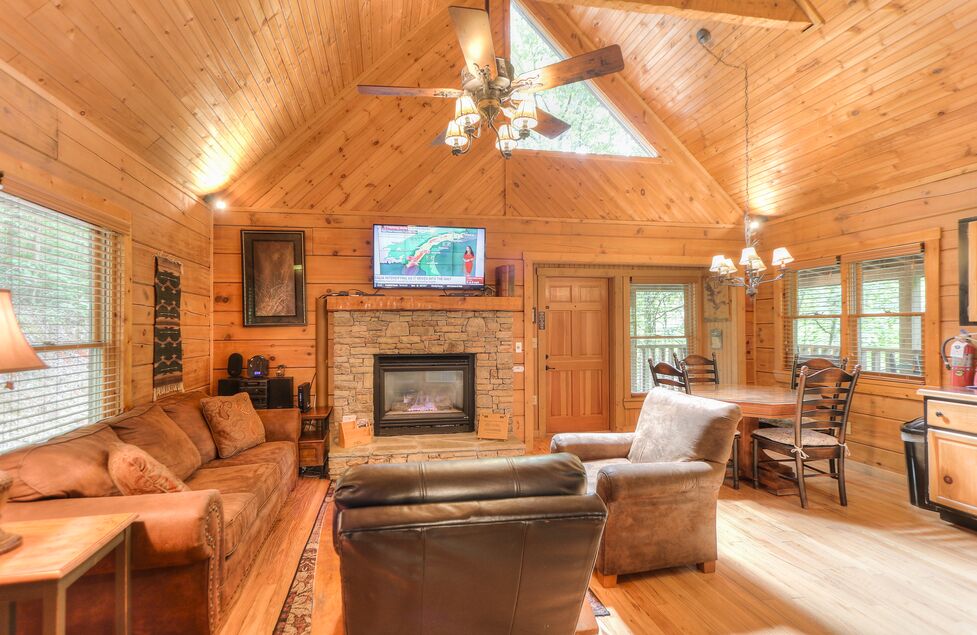 Cabin 44 - 1 Bedroom Cabin Smoky Mountains | Oak Haven Resort & Spa