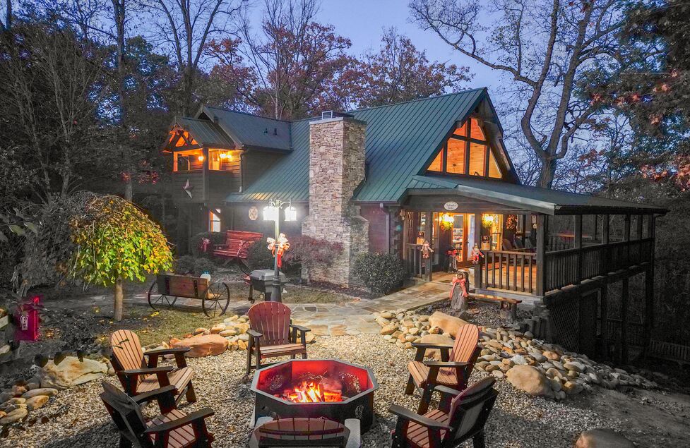 Cabin 104, 2-Bedroom Game Rooms Smoky Mountains TN | Oak Haven Resort & Spa